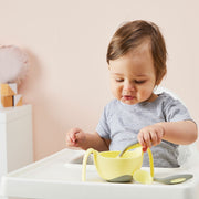child with Toddler cutlery set - banana split - b.box for kids